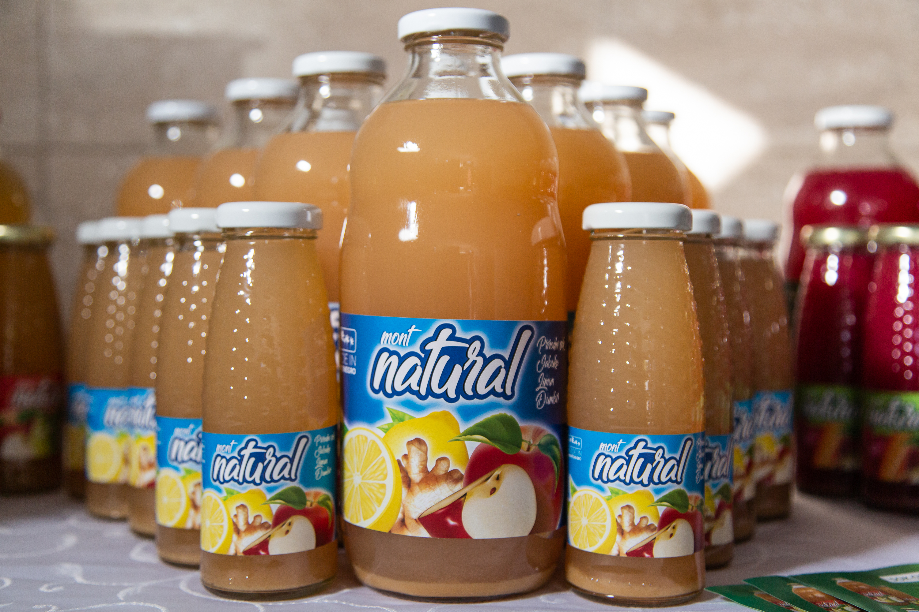 Hladno cijeđeni bistri sok od jabuke, limuna i đumbira - 1L - 100% prirodan